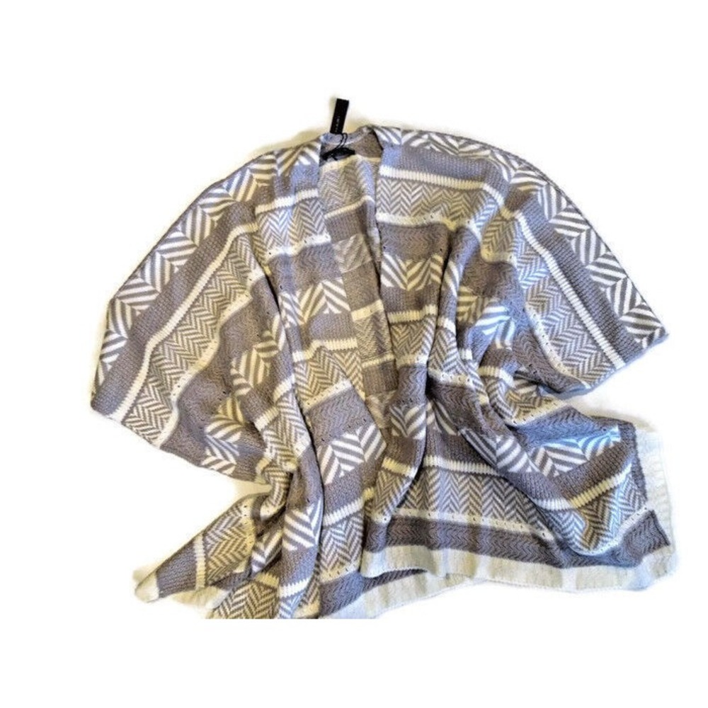 TAHARI‎ cardigan SHAWL white SWEATER Gray OSFA one size
